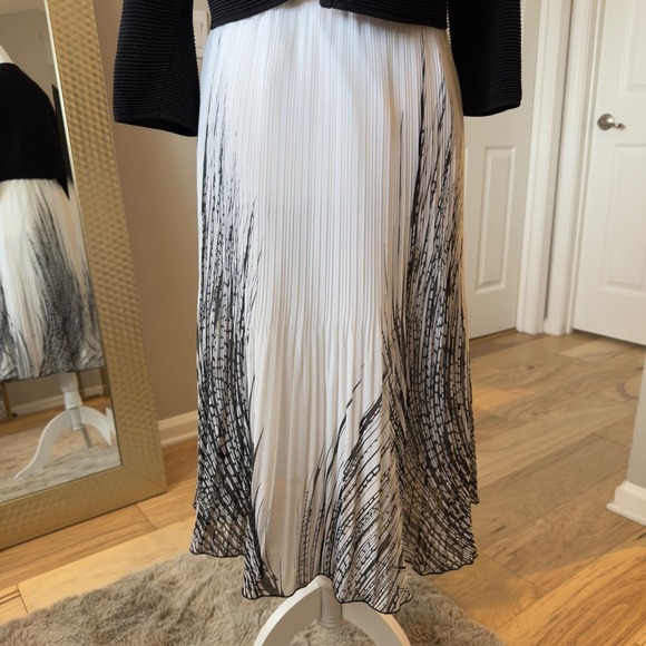 Athena Marie Pleated Midi Skirt White Black Graphic Print Size M - Picture 3 of 9